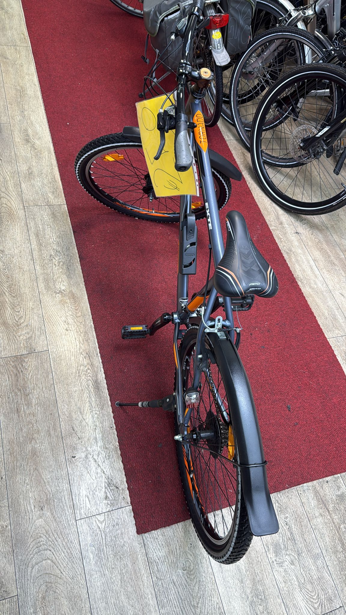 TORNYDO mountainbike + een maand garantie